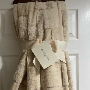 Magaschoni Home Fluffly Cream Throw Blanket